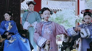 Khi vào cung, nàng giống như một khối ngọc trắng không tì vết, hoàng đế đích thân đặt tên cho nàng l