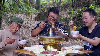 20 tệ 15kg gan bò, A Mễ làm “Lẩu Gan Bò” ăn kèm đồ nhúng tươi ngon