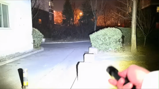 一个视频告诉你那些手电广告虚假亮度是怎么拍出来的。