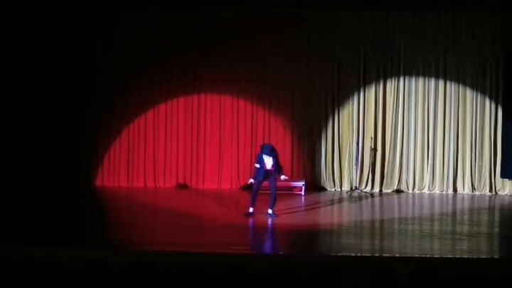 The principal was in tears instantly. Michael Jackson appeared at the graduation ball! The whole aud