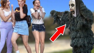 🔥SCARY NUN ใน BUSHMAN PRANK 🥵 - ปฏิกิริยาที่ยอดเยี่ยม