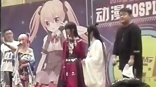 When you go to the comic exhibition of Xiong Qi's signing ceremony. . .