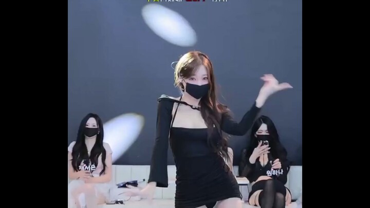 She Left Everyone Smiling #dance #girl #kpop