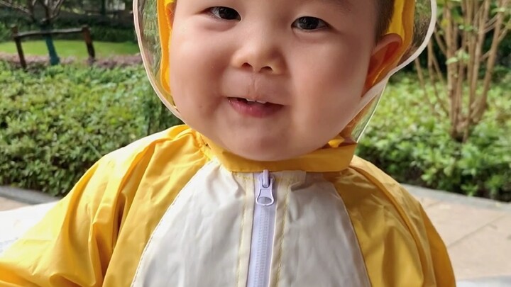 Year-End Diary: Today is a day of double happiness—secretly borrowing my sister’s raincoat and runni