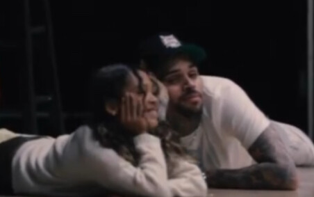 Chris Brown releases dance practice video with his eldest daughter: "This is my twin sister, but she