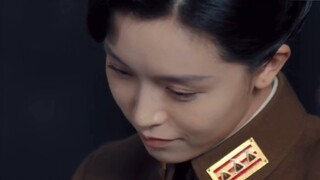[Đại tá Lý] Xin ngài hãy tôn sùng tôi ngay khi tôi ngồi xuống được không?