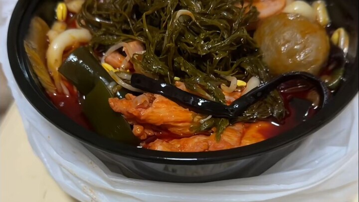 أيضاً كلب تحدى التوابل الحارة الخاصة بعائلة تساو