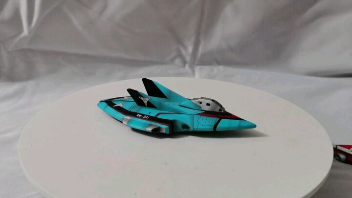 Thành phẩm Ultraman Tiga Victory Jade Fish tỉ lệ 1/144