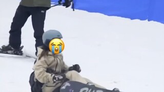 男子滑雪撞上小姐姐，“当时只想到抱紧她 避免她受到任何伤害”