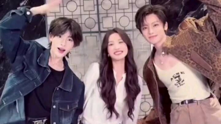 Hou Minghao dan Lu Yuxiao Joget Bareng Lagu “Lemon Fork” — Sekarang Baru Tahu Kenapa Hou Minghao...