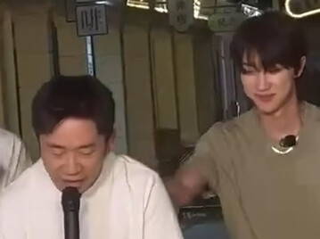 Anggota Qing Huan menari bersama lagu "Kua", cedera lama kaki Xiao Ba kambuh sehingga dia hanya bisa