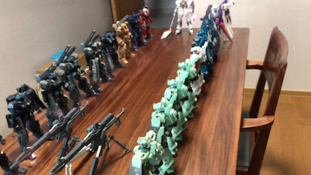 New Zeon has gathered next door, and the Londo Bell team is ready to go. Bandai MG Londe Bell Team