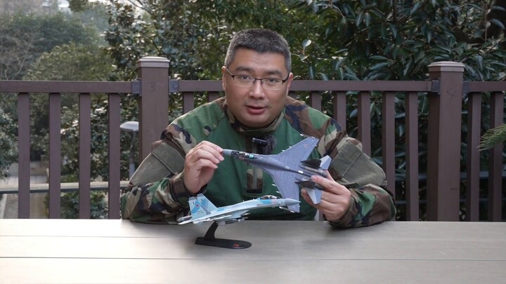 Semua hadir! Evaluasi unboxing model paduan jet tempur Su-35 Angkatan Udara Rusia yang sudah jadi