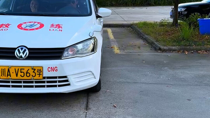 Học viên xuất sắc nhất thi lý thuyết B2 trong một phút, cả quá trình căng thẳng tột độ; không biết s