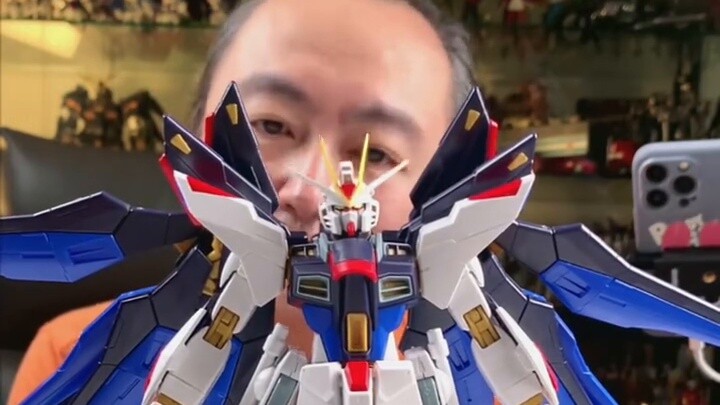 Old Saint tries out 69 Bandai MG Strike Freedom