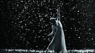 A dance drama, a dream/a dream stage where five time and space intersect