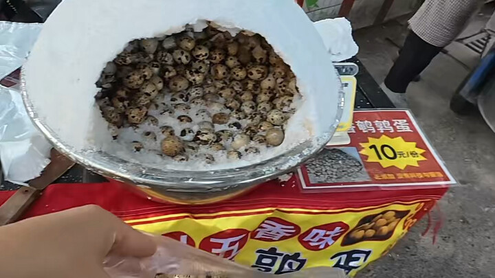 بعت بيض السمان المسلوق بالملح في السوق اليوم وبعت كل الكمية باكرًا وانتهى دوامي!