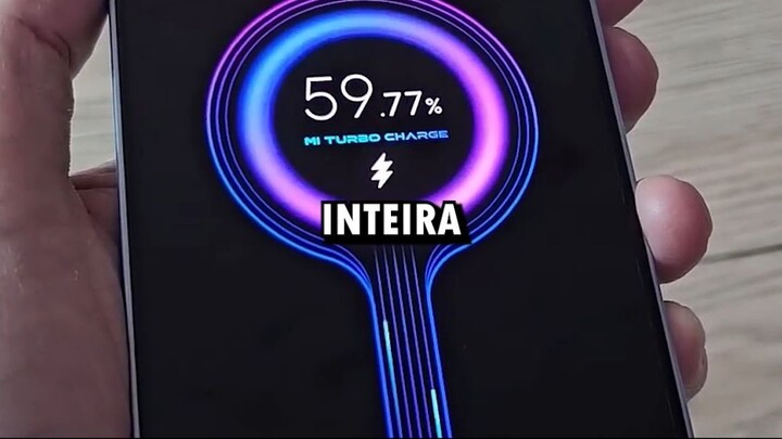 O Mito de Carregar o Celular à Noite
