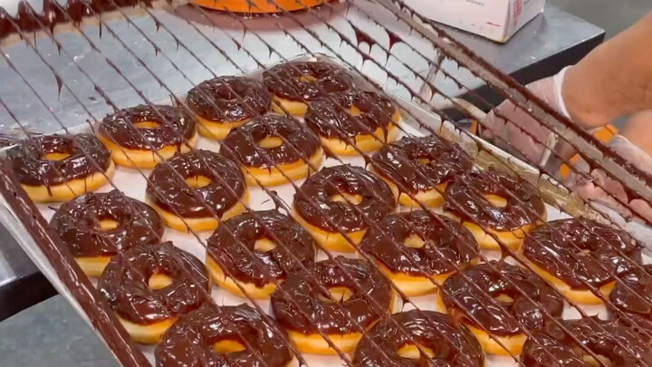 Di kepala donat di sebelahmu