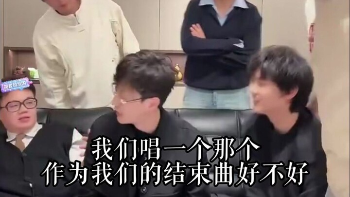 ماذا سيتبقى بعد ستة أشهر من الغناء المباشر على الهواء لـ ووهوا با مين؟ ما إن نادوا باسم شي رن، حتى ا