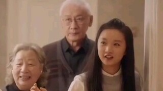 โจวเซิงเฉินและซือยี่อาศัยอยู่ด้วยกัน แต่พวกเขาบังเอิญไปเจอผู้อาวุโสของพวกเขา โจวเซิงเฉินกลัวมากจนเขา