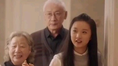 Zhou Shengchen and Shi Yi were living together, but were accidentally spotted by their elders. Zhou 