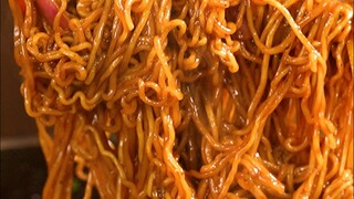 一招解锁可乐鸡翅焖面太香了！