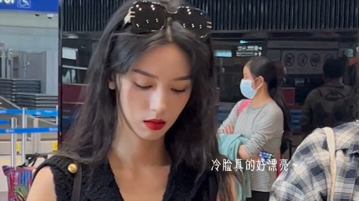 “冷冷的脸做着暖暖的事”