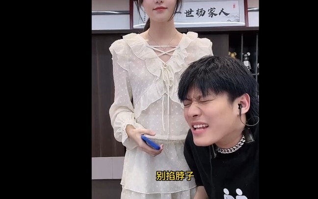 آه يا للشبه! خاصة هذه الرأس المُرشِد.