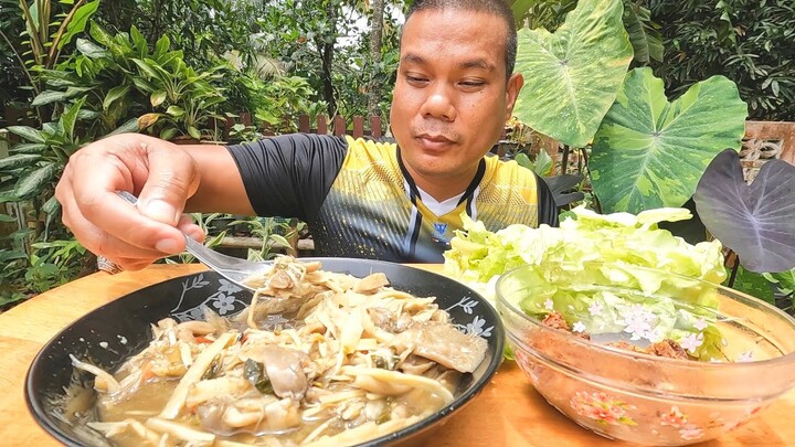 แกงหน่อไม้ใบย่านางใส่เห็ดนางฟ้า แซ่บๆยามเที่ยง