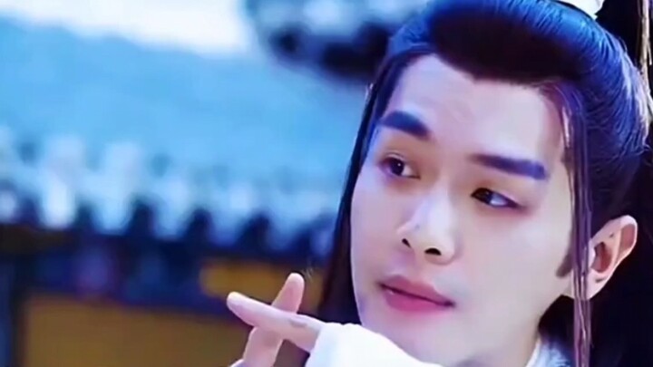 Xu Fengnian has so many beauties around him, but he has a special liking for the money-grubber aroun