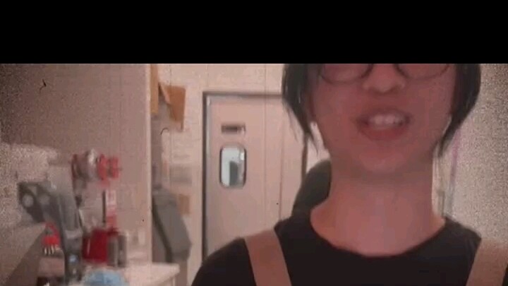 “Tại sao họ trông đều giận dữ vậy?”