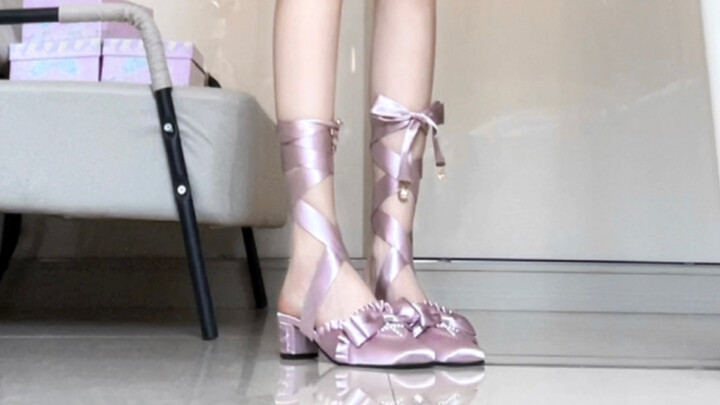 Sepatu lo ini, antara warna pink, hijau, sama biru, pilih yang mana sih!!!