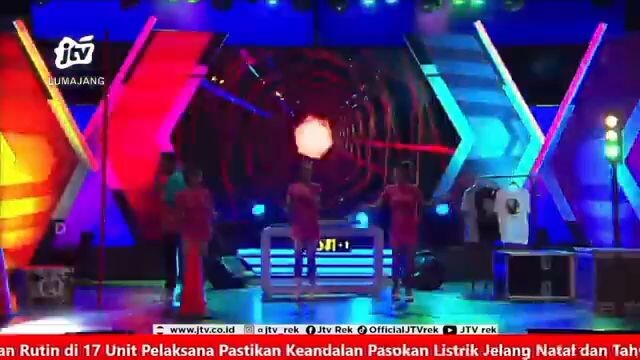Ngedance Pakai Busana Pink @ Ampun DJ JTV