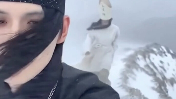 Hantu Hitam dan Putih Terjebak di Jalur Aotai [Kompetisi Kreasi AI Bilibili - Jalur Terbuka]