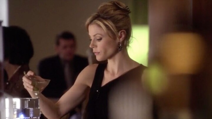 You know nothing about Claire's beauty "Modern Family S01" - Blonde, blue-eyed, intelligent and beau