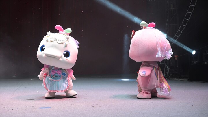 In case you haven’t seen the duo of Tiaotiao and Meimei – “Poker Face”