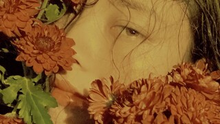 ช่างภาพสาวที่จนที่สุดในโลกออนไลน์ ใช้ไฟฉายถ่ายเซลฟี่ในห้องเช่า