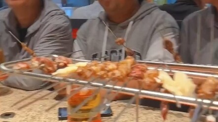 Giáo viên Phùng Củng ăn xiên nướng ở Đông Bắc!