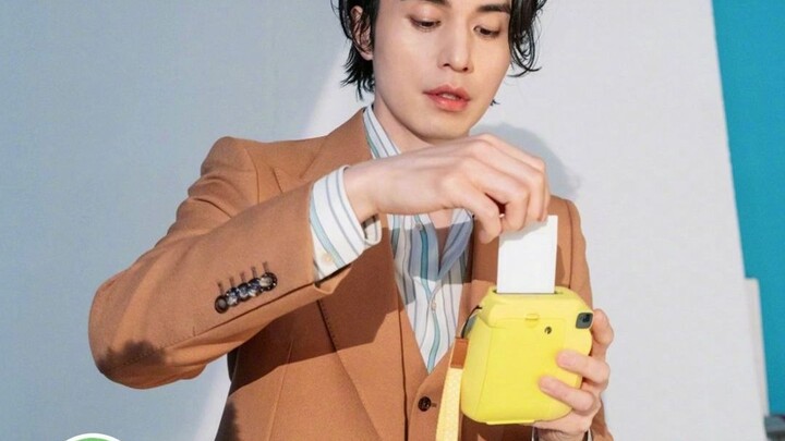 #Cư dân mạng hỏi Lee Dong-wook cổ vũ đội nào; Nói thật là chắc chỉ có chúng ta mới được thoải mái ch