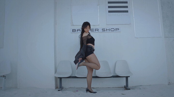 ต้องเป็นถุงน่องดำเท่านั้น