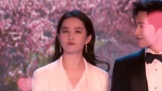 [Liu Yifei × Yang Yang] Gao Tian (Keajaiban Ganda Cinta) Pasangan Bai Ye diam-diam menyodok dan mena