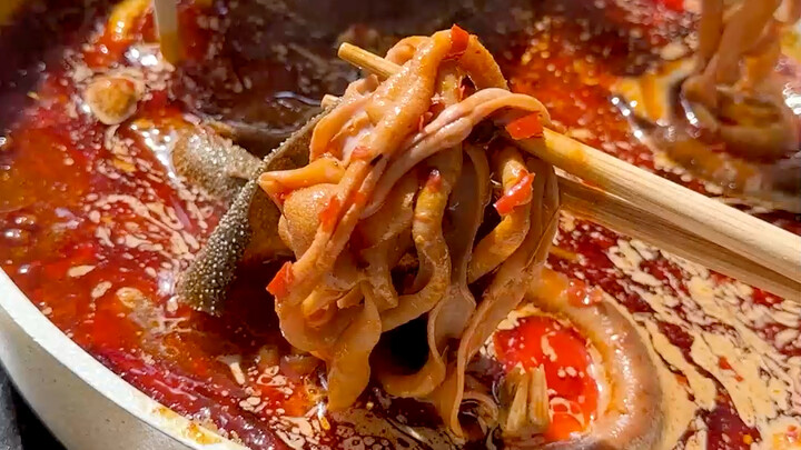 Ăn ở quán thì đắt cắt cổ, chỉ cần tìm được nhà cung cấp là có thể ăn lẩu no căng bụng