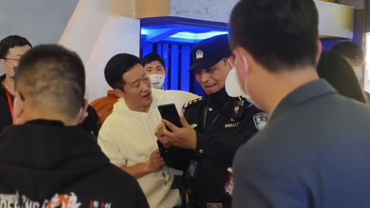 بعد مشاهدة فيلم "العالم المتجول 2"، خرجت ورأيت وو جينغ، هل هذه إشارة؟