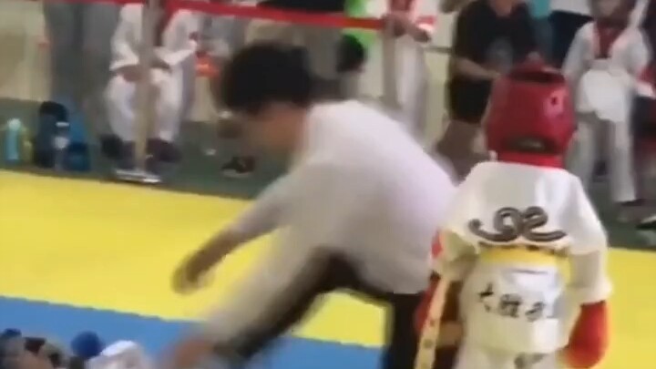 Haha 😄 Cute and cuddly little kids doing Taekwondo!