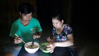 buổi tối ăn mì gói chuẩn bị một đêm bơi xuồng đi thả lưới| TKQ T182