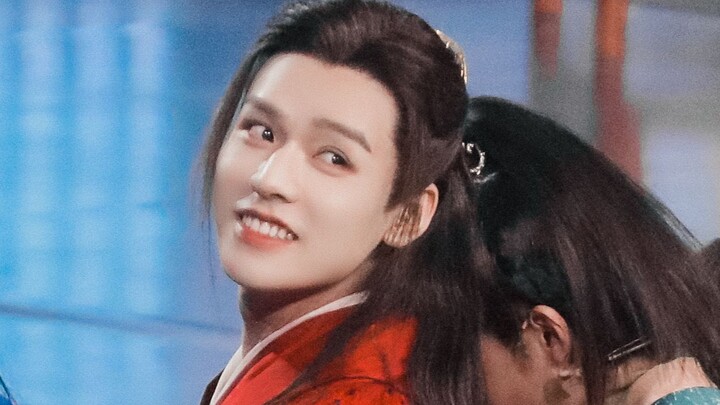 "Just gazing at you like this"—his eyes are bright and beautiful | Wen Kexing's killer glance back h