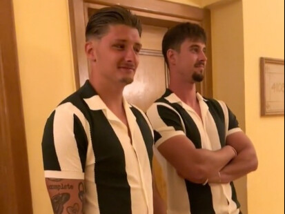 Mua quần áo giống hệt cho các bạn trai khi đi ăn chung để xem phản ứng của họ 🤣