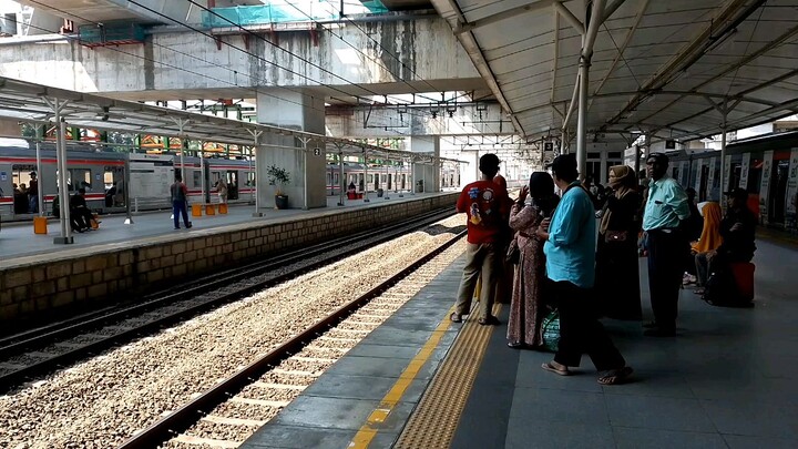 kompilasi hunting KRL commuter Line dan KAJJ di stasiun Jatinegara