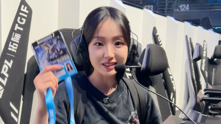 หนุ่มเกาหลีคนนี้มาเป็นนักข่าวที่จีนแค่วันเดียว! หรือว่ามันสนุกขนาดนี้เลยเหรอ! แฮปปี้สุดๆ (^ヮ^) บรรยา